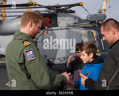 Constanta, Romania. 3 febbraio, 2018. HMS DUncan e HMS Enterprise dal Regno Unito, uniti da TCG Gaziantep e TCG AKÇAY dalla Turchia, arrestato per un giorno nel porto di Constanta. Paolo Brummell CMG, Regno Unito Ambasciatore di Romania, ha dichiarato durante la sua visita che il nero mare 'rimarrà un mare libero'. Credito: Mihai Popa/Alamy Live News Foto Stock