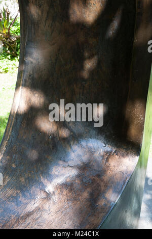 Dettagli della trama su sculture in bronzo a Barbara Hepworth Museum di St Ives, Cornwall. Foto Stock