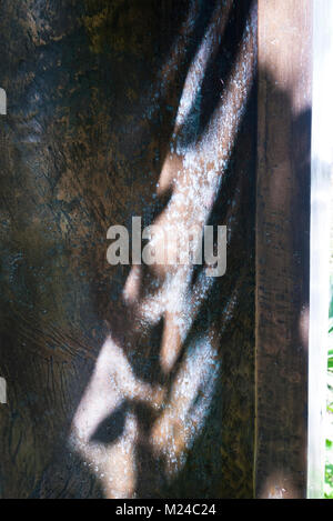 Dettagli della trama su sculture in bronzo a Barbara Hepworth Museum di St Ives, Cornwall. Foto Stock