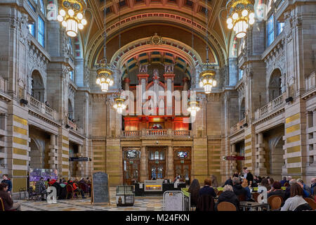 Considerando d'organo, Glasgow Kelvingrove Art Gallery and Museum Foto Stock