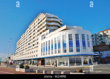 L'Art Deco apartment building Marine Court a St.Leonards-on-Sea in East Sussex, in Inghilterra il 3 novembre 2009. Essa è stata completata nel 1938. Foto Stock