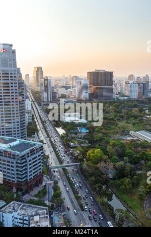 Vista panoramica del Lumpini () Lumphini Park e la città di Bangkok in Thailandia dal di sopra. Foto Stock