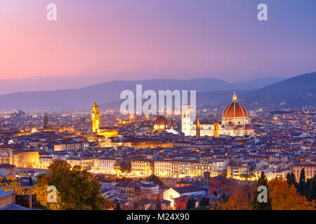 Famosa vista di Firenze di notte, Italia Foto Stock
