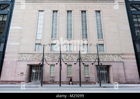 Una passeggiate a piedi dall'ex Borsa di Toronto facciata di edificio, ora Casa del Design di Toronto Exchange (DX), il Canada's Design Museum, Centro. Foto Stock