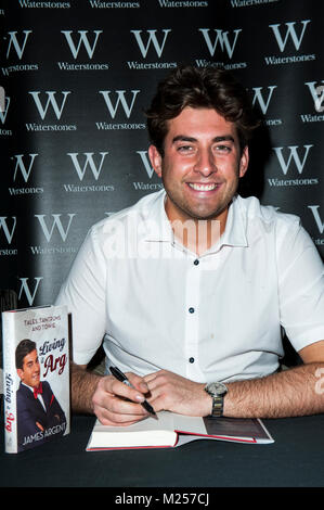 TOWIE membro del cast James Argent del lancio della sua autobiografia vivere Arg. Foto Stock