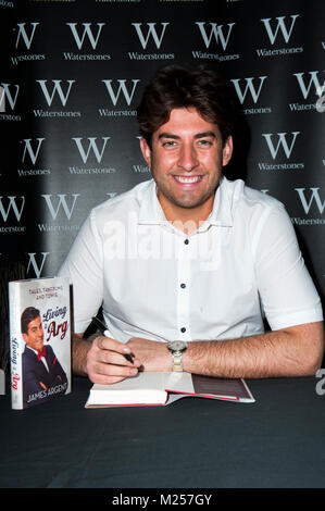 TOWIE membro del cast James Argent del lancio della sua autobiografia vivere Arg. Foto Stock