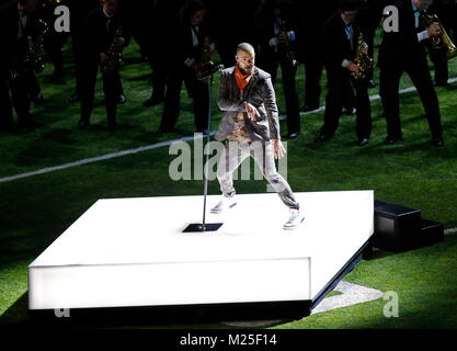 Febbraio 04, 2018 Justin Timberlake esegue sul palco durante la Pepsi Super Bowl LII Halftime spettacolo a US Bank Stadium di Minneapolis, MN. Charles Baus/CSM Foto Stock