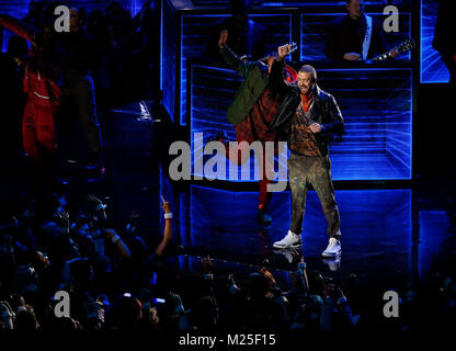 Febbraio 04, 2018 Justin Timberlake esegue sul palco durante la Pepsi Super Bowl LII Halftime spettacolo a US Bank Stadium di Minneapolis, MN. Charles Baus/CSM Foto Stock