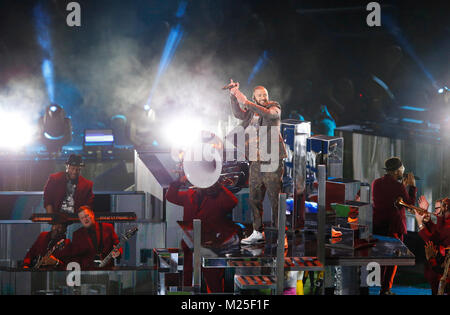 Febbraio 04, 2018 Justin Timberlake esegue sul palco durante la Pepsi Super Bowl LII Halftime spettacolo a US Bank Stadium di Minneapolis, MN. Charles Baus/CSM Foto Stock