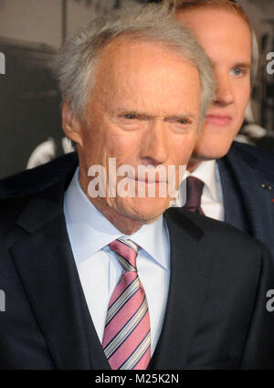 Burbank, in California, Stati Uniti d'America. 5 febbraio, 2018. Direttore Clint Eastwood assiste la prima mondiale di "15:17 a Parigi " a Warner Bros Studios, SJR Theatre il 5 febbraio 2018 a Burbank, in California. Foto di Barry re/Alamy Live News Foto Stock