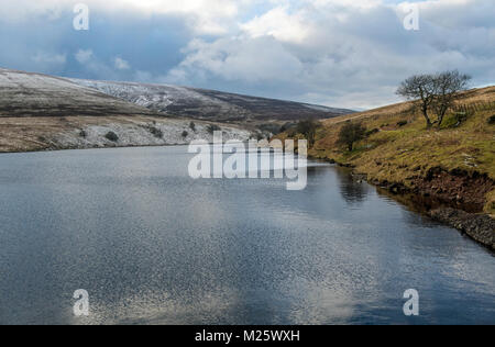 Il Grwyne Fawr serbatoio in Montagna Nera, nel Galles del sud in inverno Foto Stock