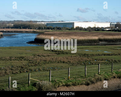 Attrezzatura di test inferiore estuario, acqua di Southampton, Hampshire. Area della costiera e habitat in zone umide in un estuario di marea. Regno Unito Foto Stock