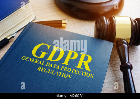 Generale sulla protezione dei dati (regolamento il PILR) e martello. Foto Stock