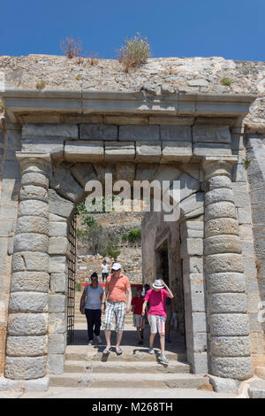 Cancello principale in corrispondenza di Spinalonga (Kalydon) Isola, Elounda, Λασίθι, Creta (Kriti), Grecia Foto Stock