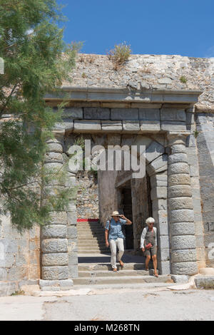 Cancello principale in corrispondenza di Spinalonga (Kalydon) Isola, Elounda, Λασίθι, Creta (Kriti), Grecia Foto Stock