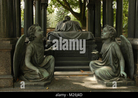 Pietro Luigi Ravene (1793-1861). Industriale tedesco. Tomba di Ravene di Friedrich August Stuler (1800-1865) nell'Dorotheenstadt Friedhof cimitero. Berlino. Germania. Foto Stock