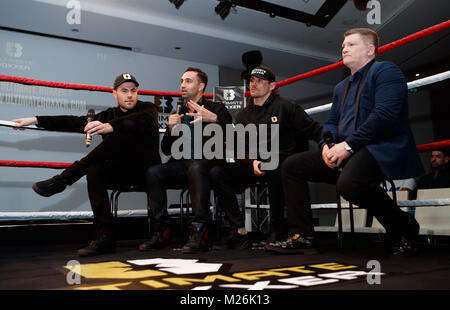 Trovata della società Ben Shalom (sinistra) con Paulie Malignaggi, Anthony crolla e Ricky Hatton (a destra) durante la Ultimate Boxxer lancio del marchio a me Hotel London, London. Foto Stock