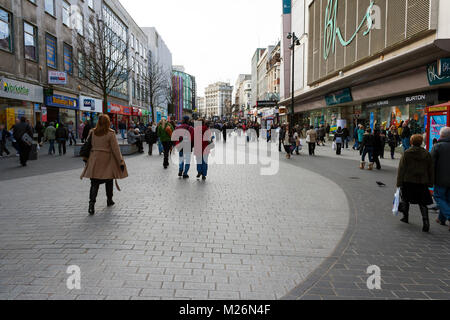 Liverpool, Merseyside, Regno Unito - 20 Febbraio 2009: People shopping in Lord Street in Liverpool Foto Stock