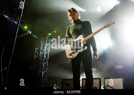 Il danese alternative rock band Mew esegue un concerto dal vivo al Northside Festival 2014. Qui la banda del chitarrista Bo Madsen è raffigurato dal vivo sul palco. Danimarca 14/06 2014. Foto Stock