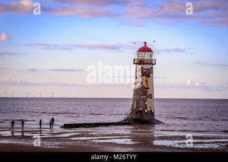 Gronant. Punto di Ayr. Talacre beach. Faro Foto Stock