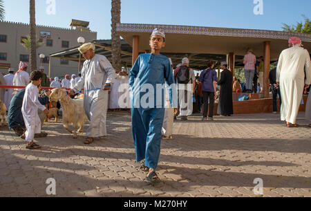 Nizwa, Oman, febbraio 2nd, 2018: di scena tradizionale asta di capra Foto Stock