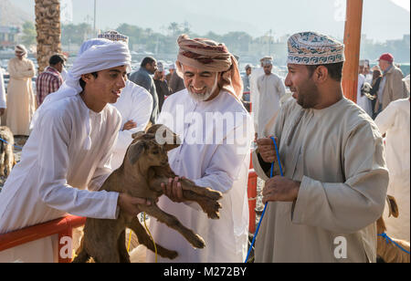 Nizwa, Oman, febbraio 2nd, 2018: di scena tradizionale asta di capra Foto Stock