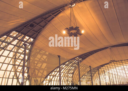 Abstract architettura interior design di edificio moderno in stile vintage. Foto Stock