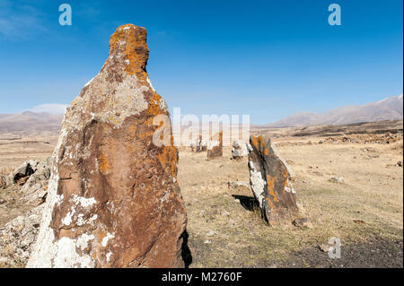 Zorats Karer o Carahunge è un sito preistorico con astronomical menhir,vicino alla città di Sisian nella provincia di Syunik dell'Armenia. Foto Stock