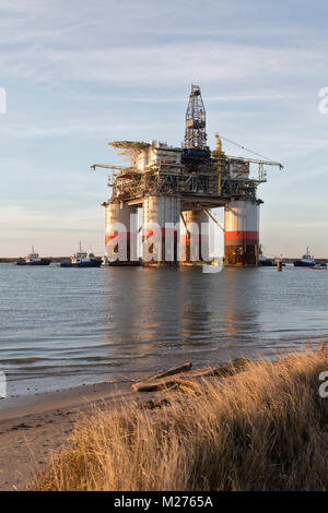 "Big Foot' Chevron profondo oceano Platform si diparte da Kiewit da Ingleside, Texas, oil & gas naturale attrezzatura di trivella. Foto Stock