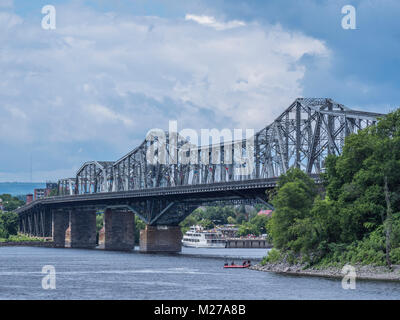 Alexandra ponte sopra il fiume Ottawa, Ottawa, Ontario, Canada. Foto Stock