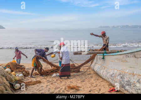 I pescatori di Galle, Sri Lanka, Asia Foto Stock