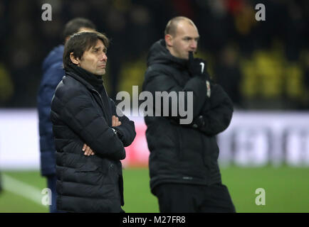 Chelsea manager Antonio Conte (sinistra) guarda sconsolato durante il match di Premier League a Vicarage Road, Watford. Foto Stock