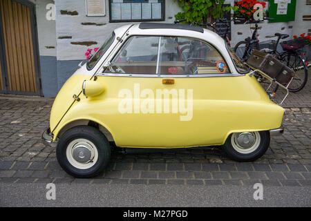 Oldtimer, BMW Motocoupe Isetta a Beilstein, Mosella, Renania-Palatinato, Germania, Europa Foto Stock