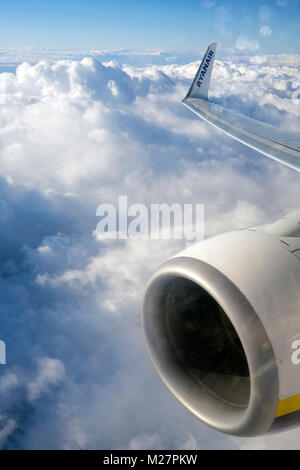 Dichte Wolkendecke aus dem Flugzeug fotografiert, Deutschland, Europa | pesante copertura nuvolosa, fotografata da un aereo, Germania, Europa Foto Stock