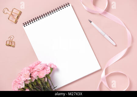 Area di lavoro. Wedding planner. Decorazioni. Lay piatto. Foto Stock