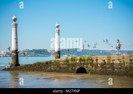 Cais das Colunas, Cristo Rei, Lisboa - nobile cancello di ingresso di Lisbona Foto Stock