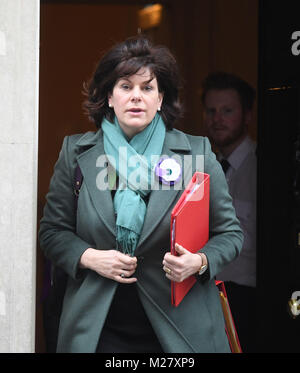 Il Ministro per l'energia e pulire la crescita Claire Perry lasciando 10 Downing Street, Londra, dopo una riunione del gabinetto. Foto Stock