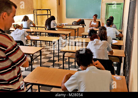 TRINIDAD, CUBA, Ottobre 27, 2009. Insegnanti e alunni nella scuola classe in Trinidad, Cuba, nel mese di ottobre 27th, 2009. Foto Stock