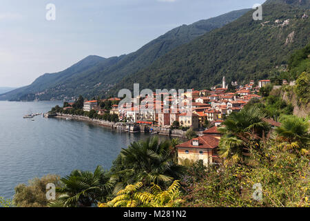 Vista di Cannero Riviera e Lago Maggiore, Verbano-Cusio-Ossola Provincia, Regione Piemonte, Italia Foto Stock