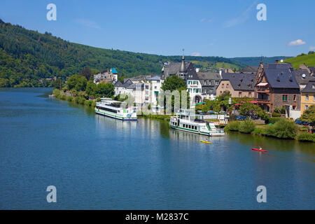 Escursione di navi in passerella, Riverside a Traben-Trarbach, Mosella, Renania-Palatinato, Germania, Europa Foto Stock