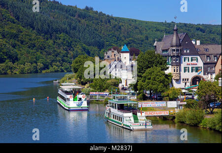 Escursione di navi in passerella, Riverside a Traben-Trarbach, Mosella, Renania-Palatinato, Germania, Europa Foto Stock