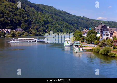 Escursione nave girare intorno a Traben-Trarbach, Mosella, Renania-Palatinato, Germania, Europa Foto Stock