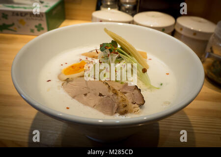 Pollo ramen con latte di soia zuppa di base Foto Stock