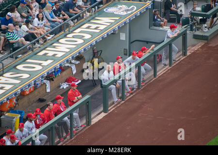 Il Los Angeles Angeli guarda dalla panchina contro i Seattle Mariners. Foto Stock