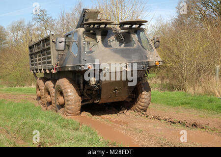 8 Marzo 2017 - Un 1968 ex militari esercito Alvis valorosa anfibio carrello di trasporto Foto Stock