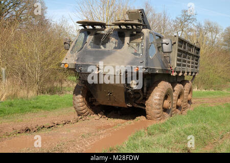 8 Marzo 2017 - Un 1968 ex militari esercito Alvis valorosa anfibio carrello di trasporto Foto Stock