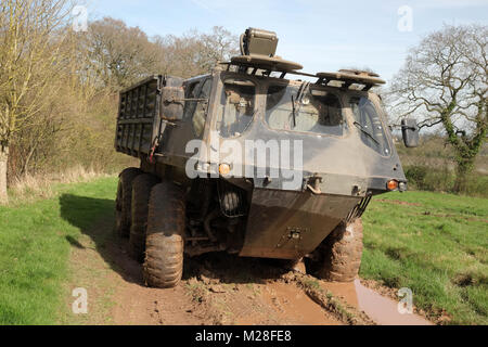 8 Marzo 2017 - Un 1968 ex militari esercito Alvis valorosa anfibio carrello di trasporto Foto Stock