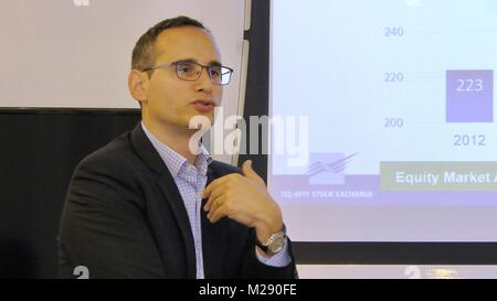 Ittai Ben Zeev, CEO di costruttiva TASE Borsa di Tel Aviv, presenta i mercati azionari di costruttiva TASE durante la riunione annuale, Tel Aviv, Israele, febbraio 05, 2018 Foto Stock