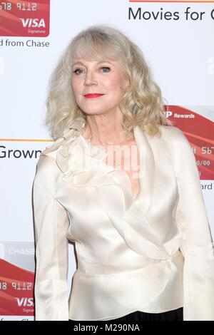 Blythe Danner presso gli arrivi per AARP la rivista della XVII annuale di film per adulti Awards, Beverly Wilshire Hotel di Beverly Hills, CA, 5 febbraio 2018. Foto di: Priscilla concedere/Everett Collection Foto Stock