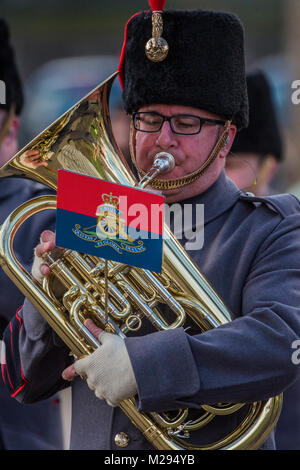 Londra, Regno Unito. Il 6 febbraio, 2018. In occasione del centenario delle donne a ottenere il voto, Kings truppa è condotto da funzionari di sesso femminile e ha un alta percentuale di donne troopers - Il Re della truppa Royal cavallo artiglieria, cavalcare i loro cavalli e carrozze pistola passato Buckingham Palace per Green Park a stadio di una pistola 41 Royal salutare per contrassegnare il sessantesimo anniversario dell'adesione di Sua Maestà la Regina. Credito: Guy Bell/Alamy Live News Foto Stock